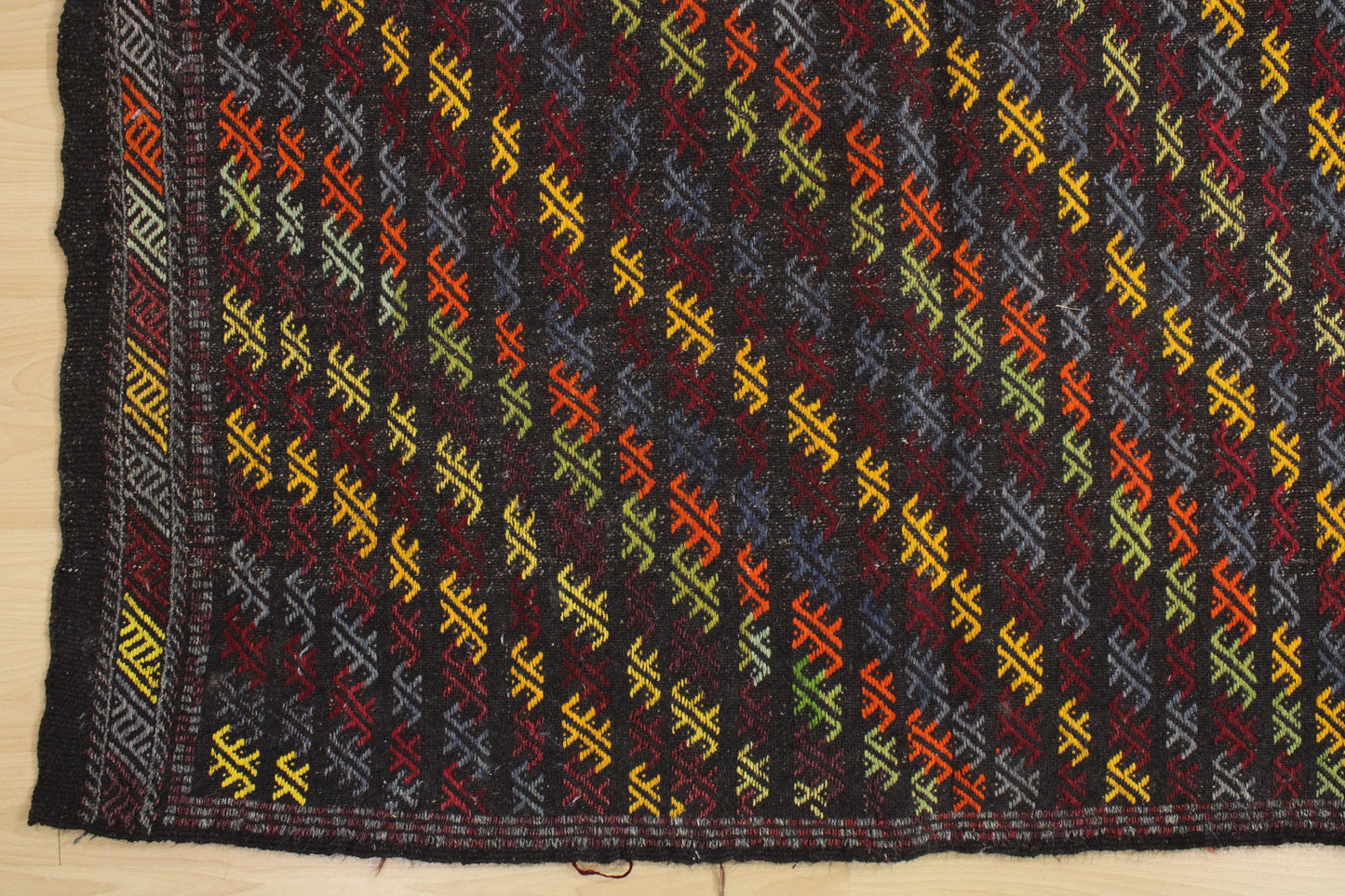 Handwoven Turkish Vintage Kilim (4'11" x 9'6")