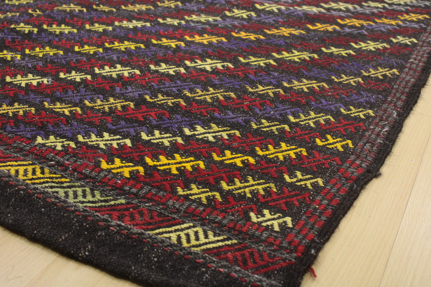 Handwoven Turkish Vintage Kilim (4'11" x 9'6")