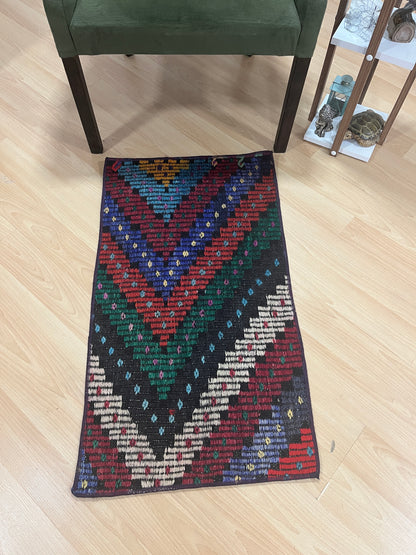 Handwoven Turkish Vintage Kilim (1'8" x 2'11")