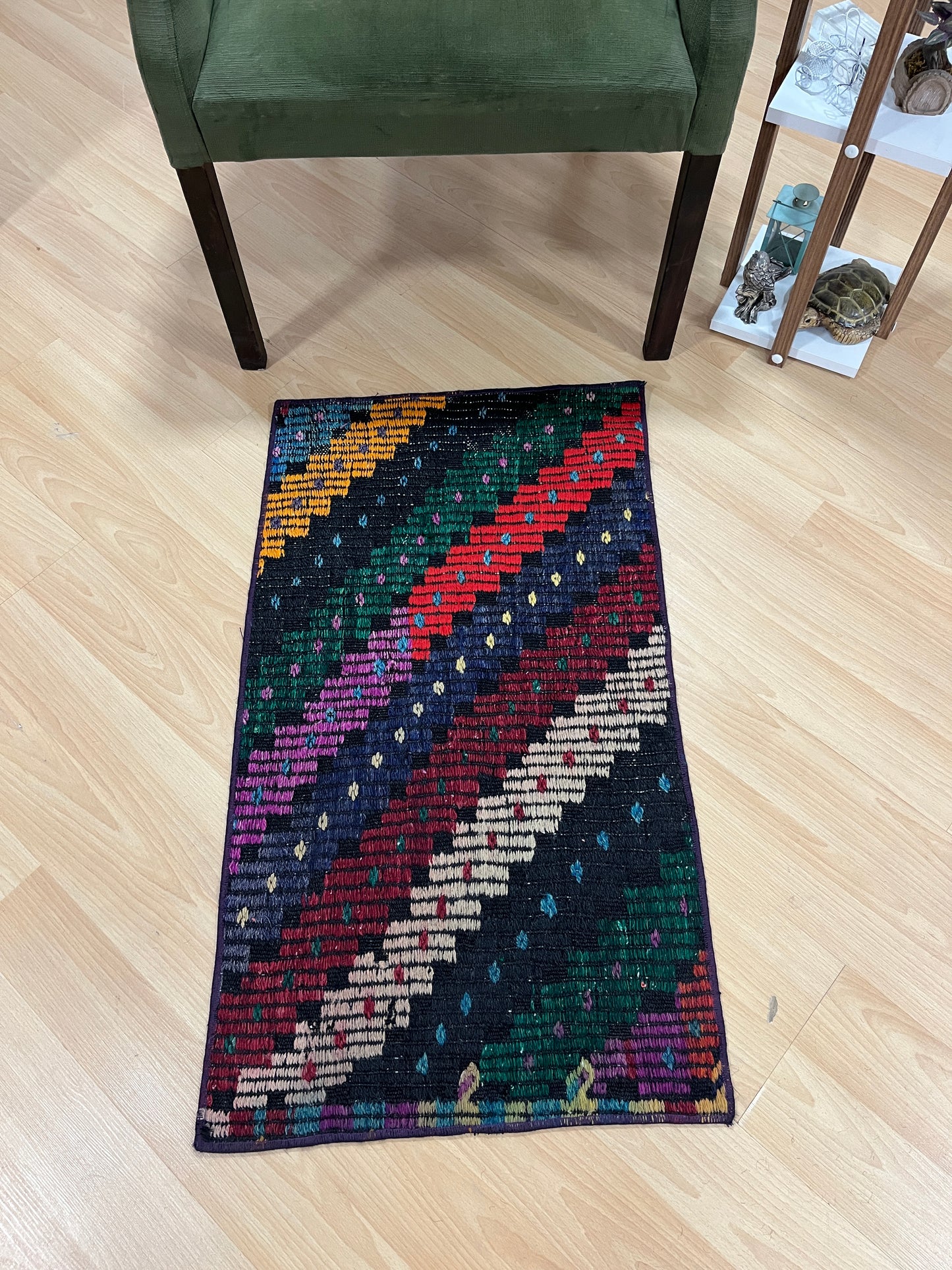 Handwoven Turkish Vintage Kilim (1'8" x 2'11")