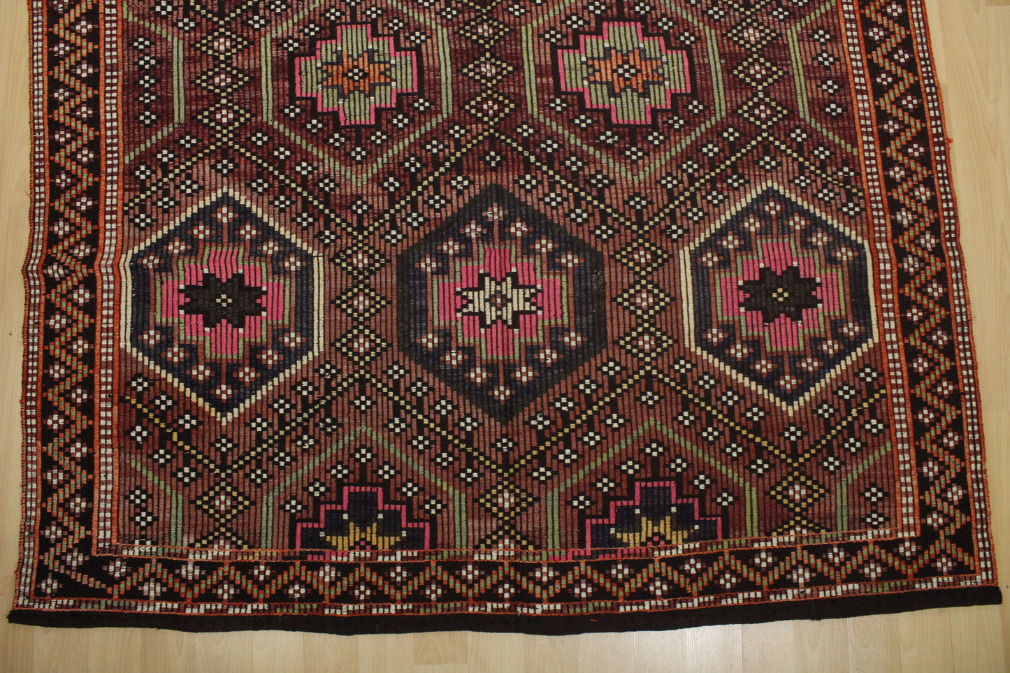 Handwoven Turkish Vintage Kilim (5'9" x 9'7")