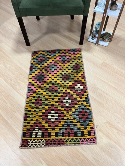 Handwoven Turkish Vintage Kilim (1'8" x 2'11")