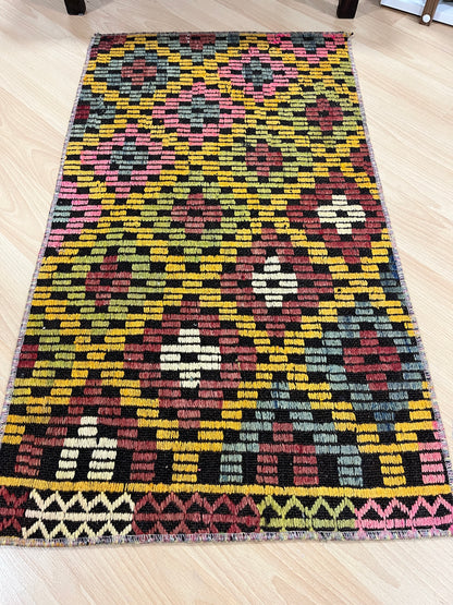 Handwoven Turkish Vintage Kilim (1'8" x 2'11")