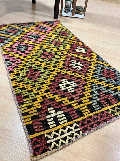 Handwoven Turkish Vintage Kilim (1'8" x 2'11")