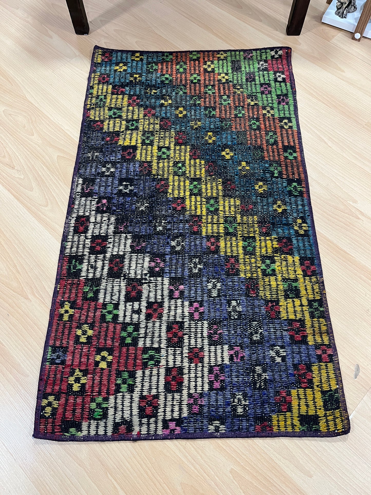 Handwoven Turkish Vintage Kilim (1'8" x 2'11")