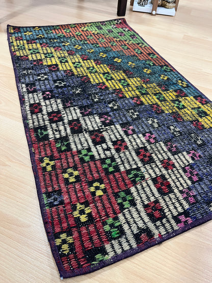 Handwoven Turkish Vintage Kilim (1'8" x 2'11")