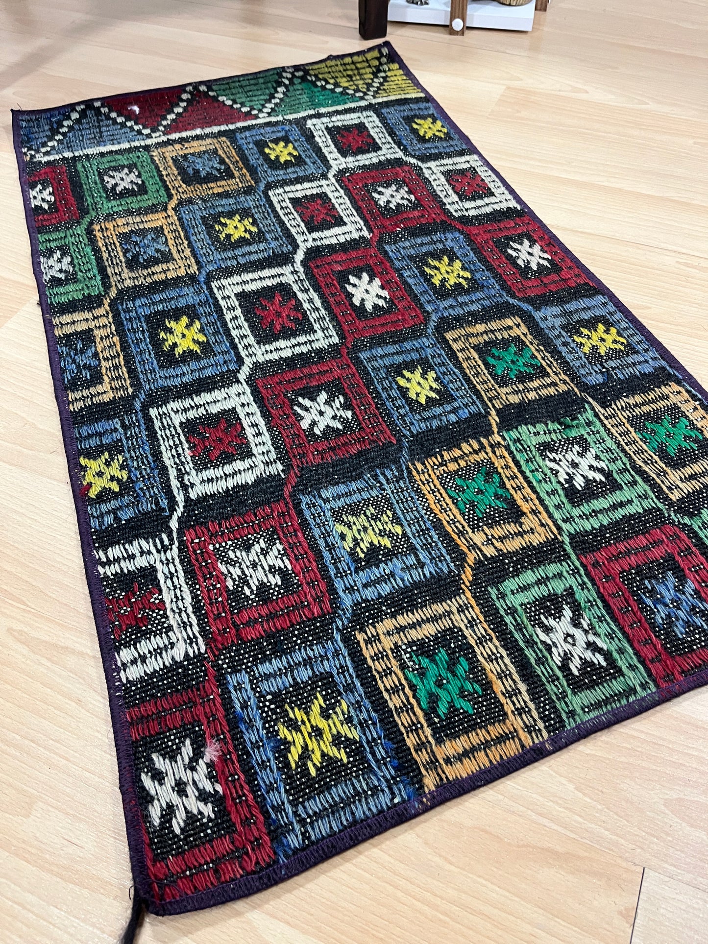 Handwoven Turkish Vintage Kilim (1'8" x 2'11")