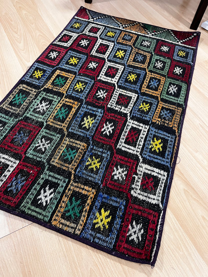 Handwoven Turkish Vintage Kilim (2'0" x 3'3")