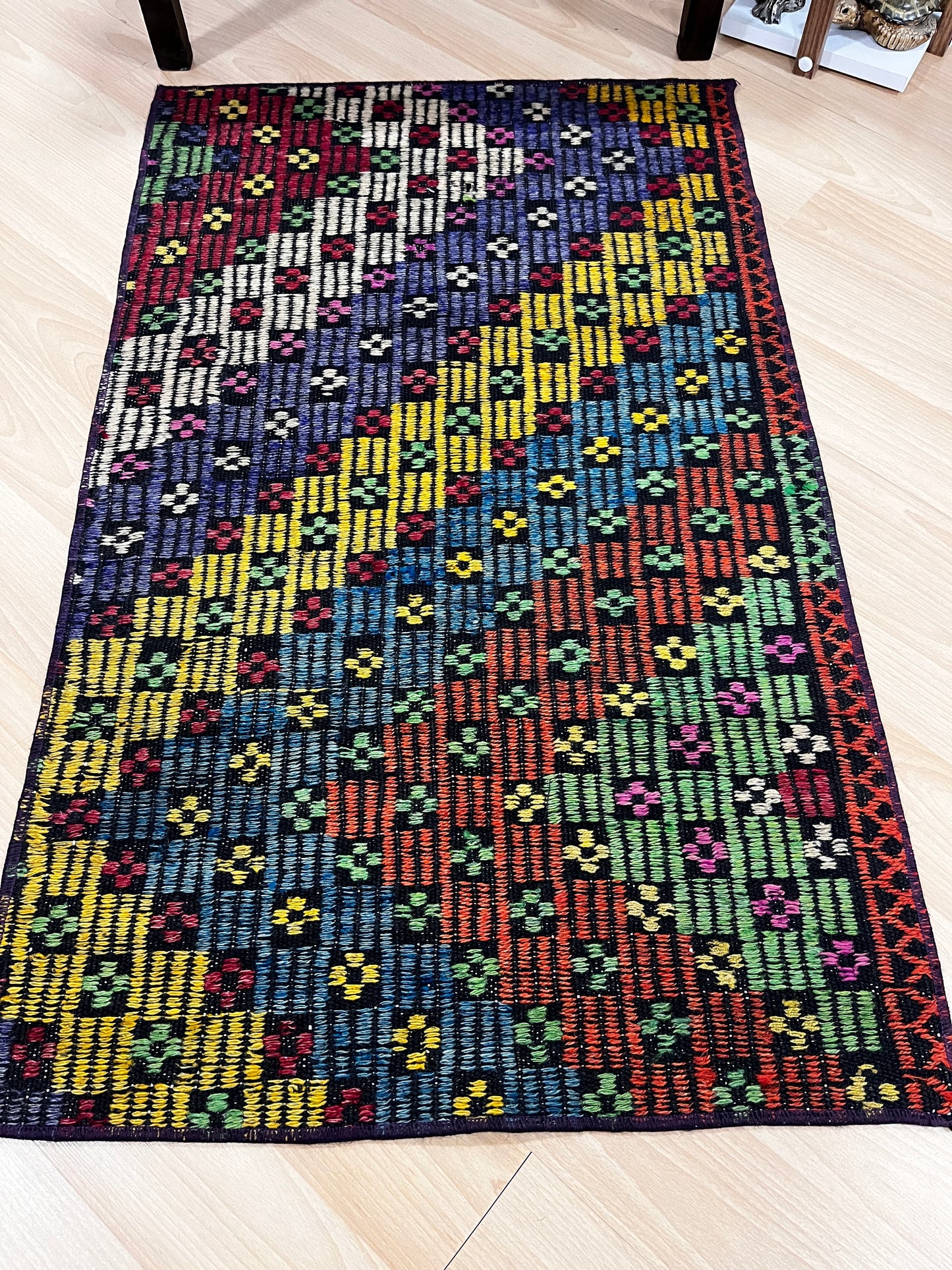 Handwoven Turkish Vintage Kilim (2'0" x 3'3")