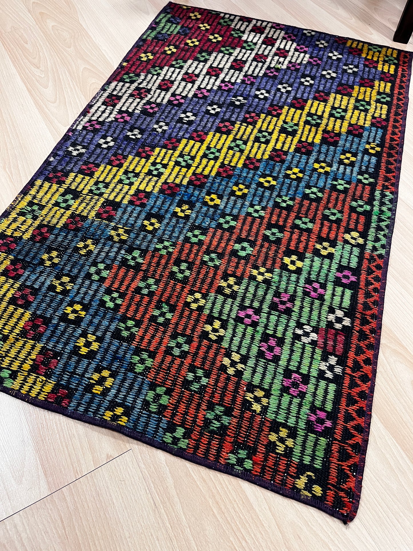 Handwoven Turkish Vintage Kilim (2'0" x 3'3")