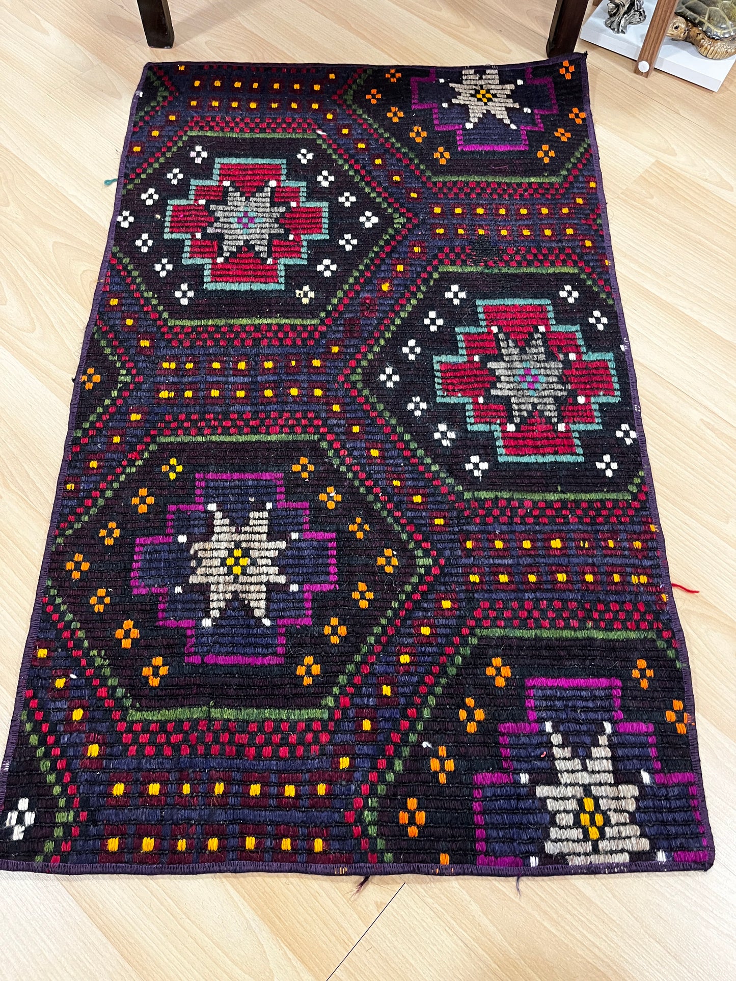 Handwoven Turkish Vintage Kilim (2'0" x 3'3")