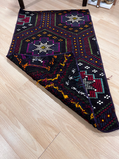 Handwoven Turkish Vintage Kilim (2'0" x 3'3")