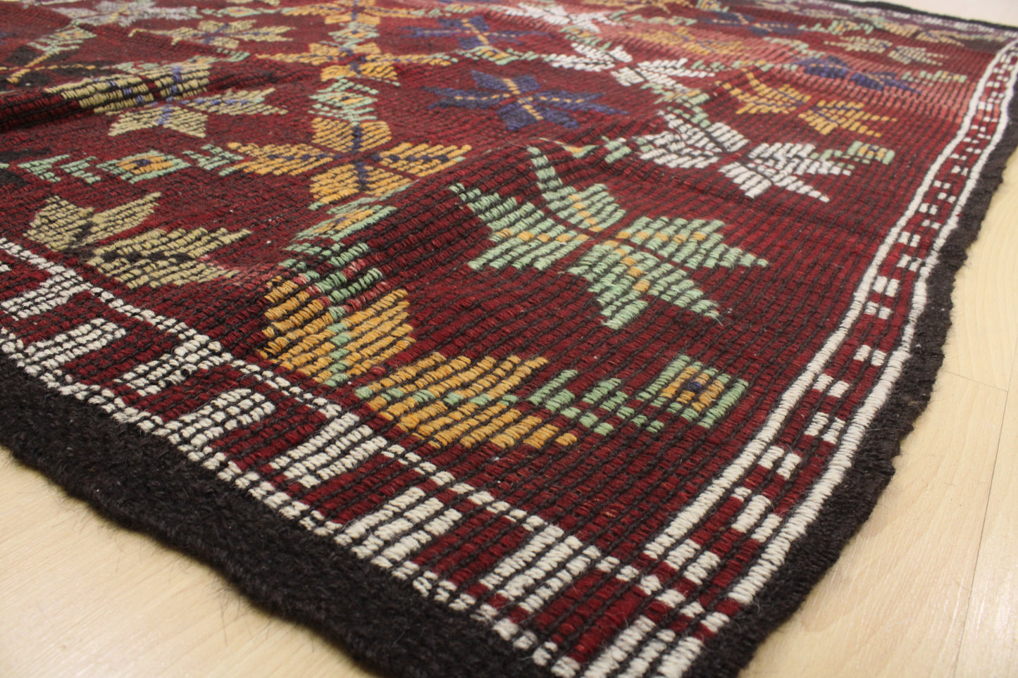 Handwoven Turkish Vintage Kilim (5'1" x 8'6")