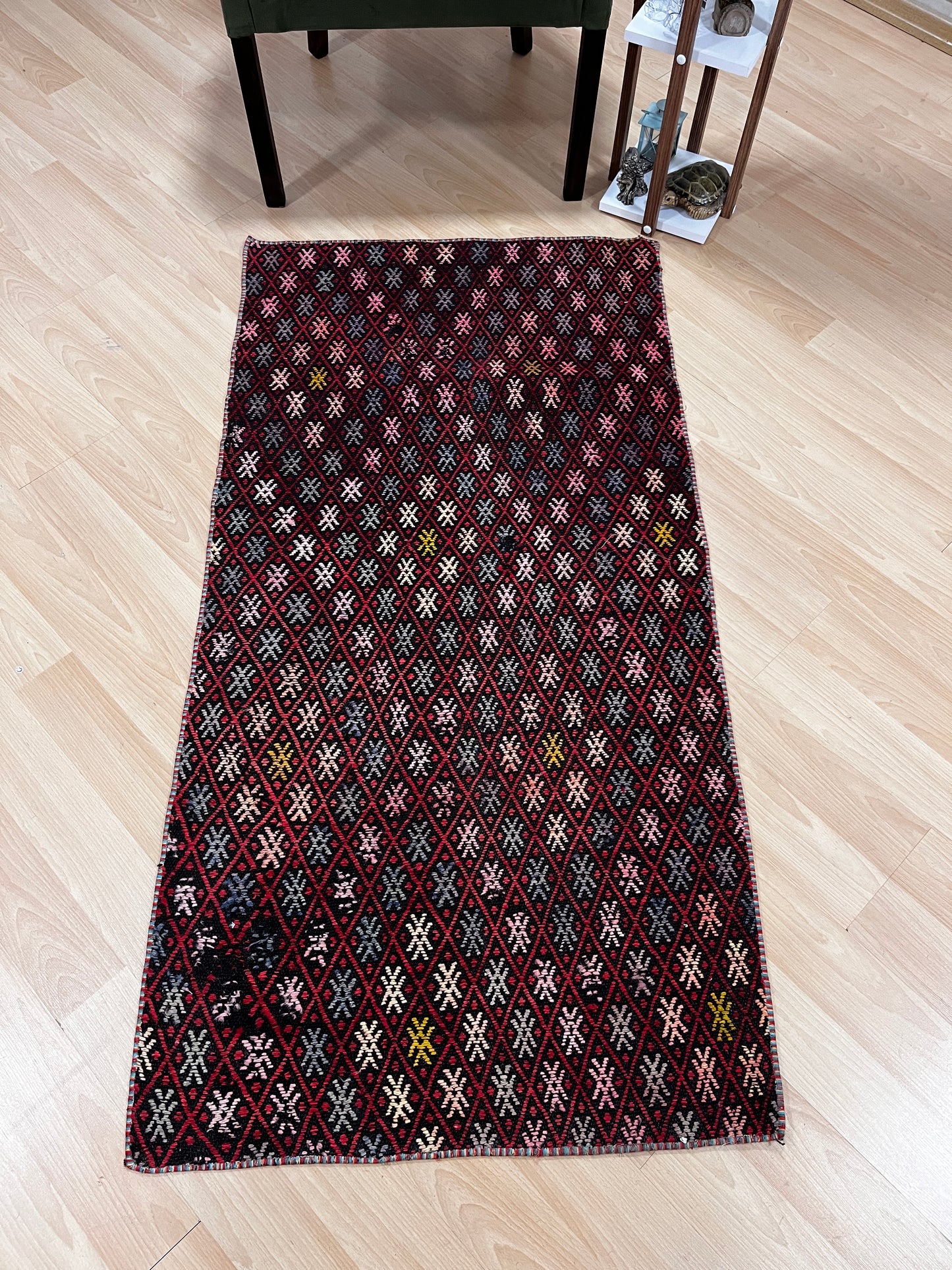 Handwoven Turkish Vintage Kilim (2'6" x 4'11")