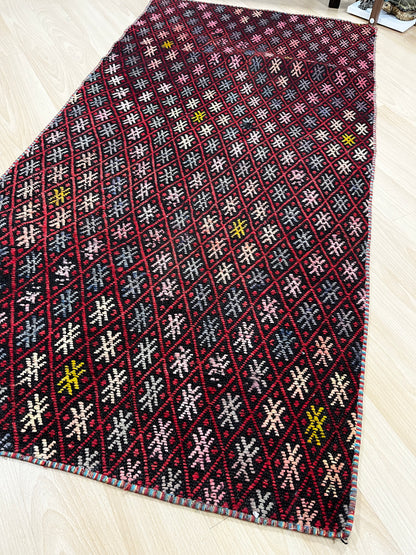 Handwoven Turkish Vintage Kilim (2'6" x 4'11")