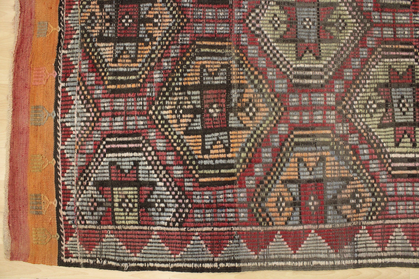 Handwoven Turkish Vintage Kilim (5'12" x 9'2")