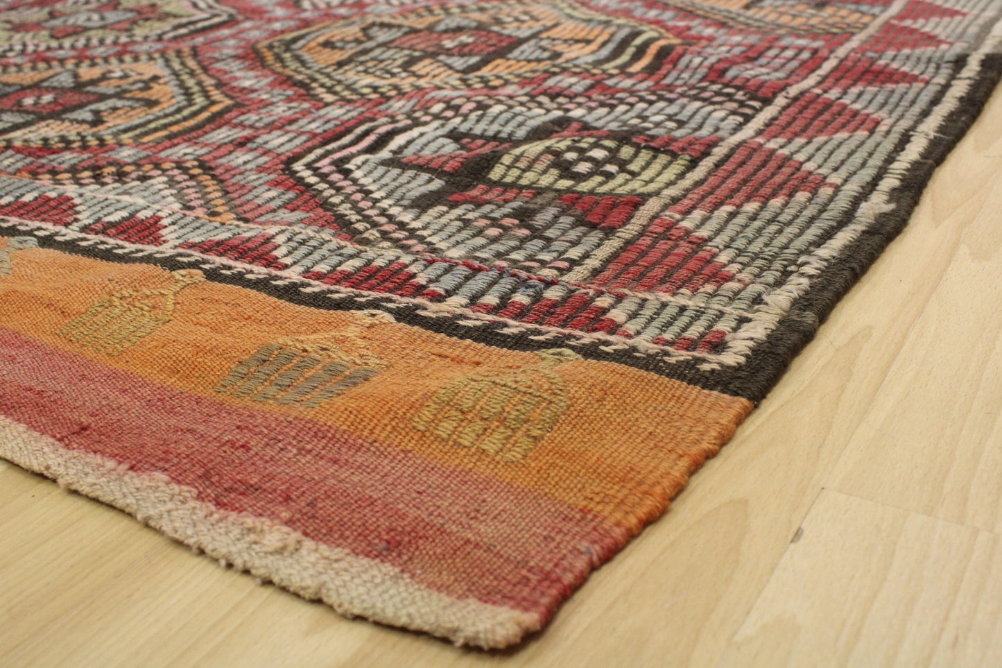 Handwoven Turkish Vintage Kilim (5'12" x 9'2")