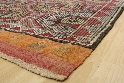 Handwoven Turkish Vintage Kilim (5'12" x 9'2")