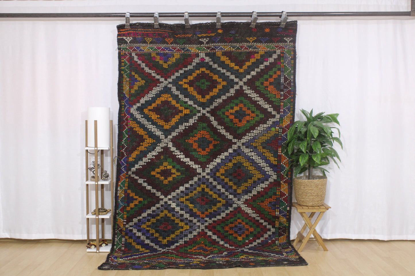 Handwoven Turkish Vintage Kilim (5'5" x 8'11")