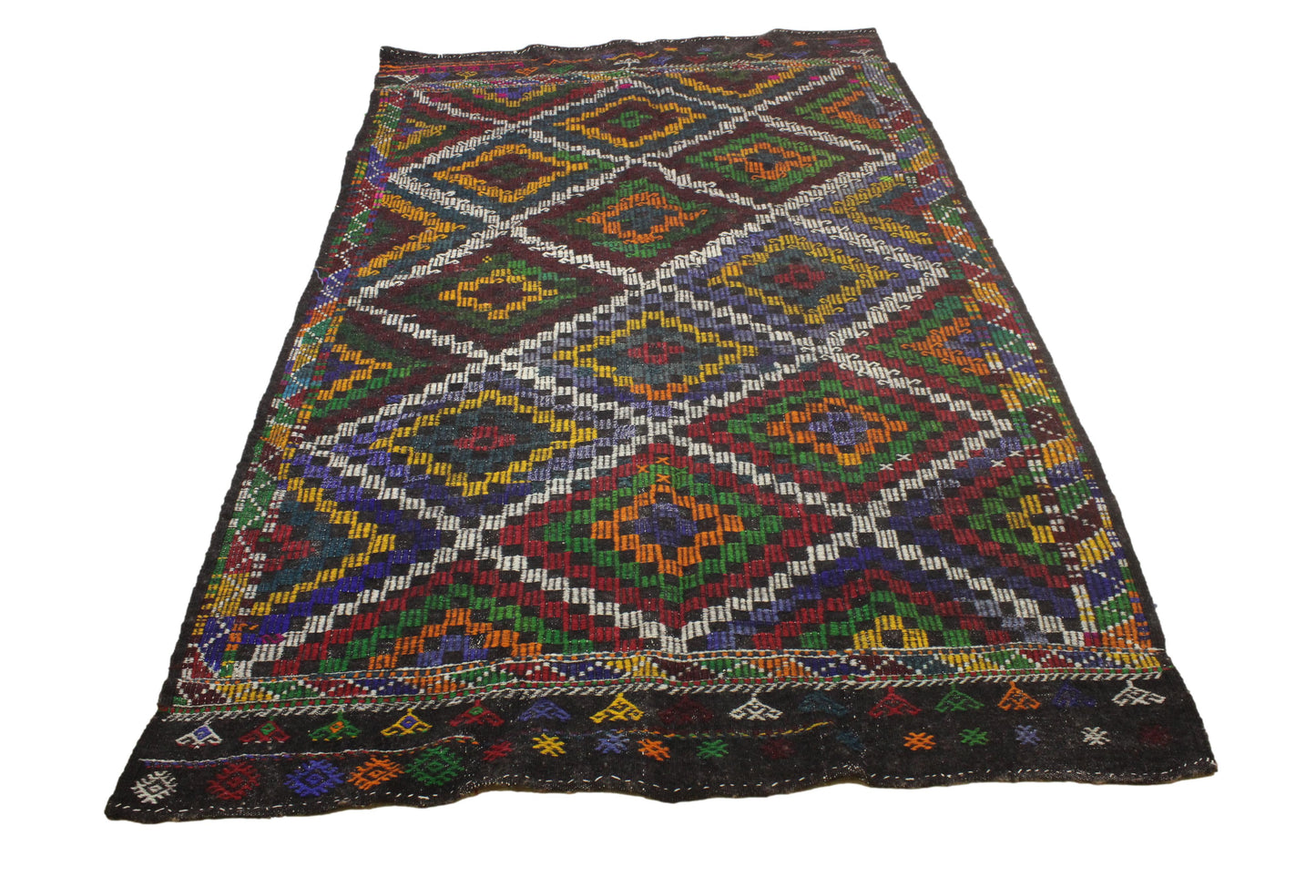 Handwoven Turkish Vintage Kilim (5'5" x 8'11")