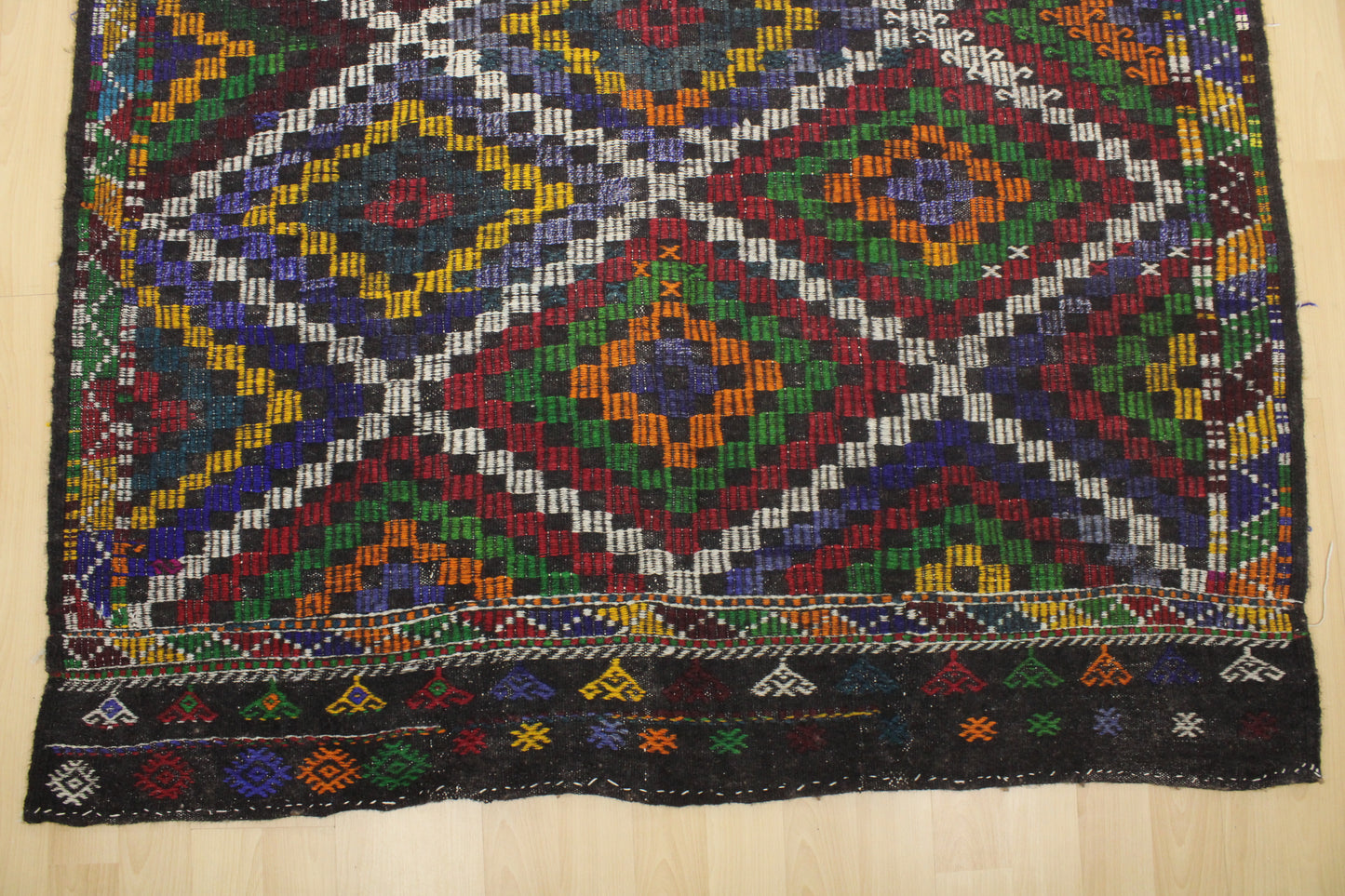 Handwoven Turkish Vintage Kilim (5'5" x 8'11")