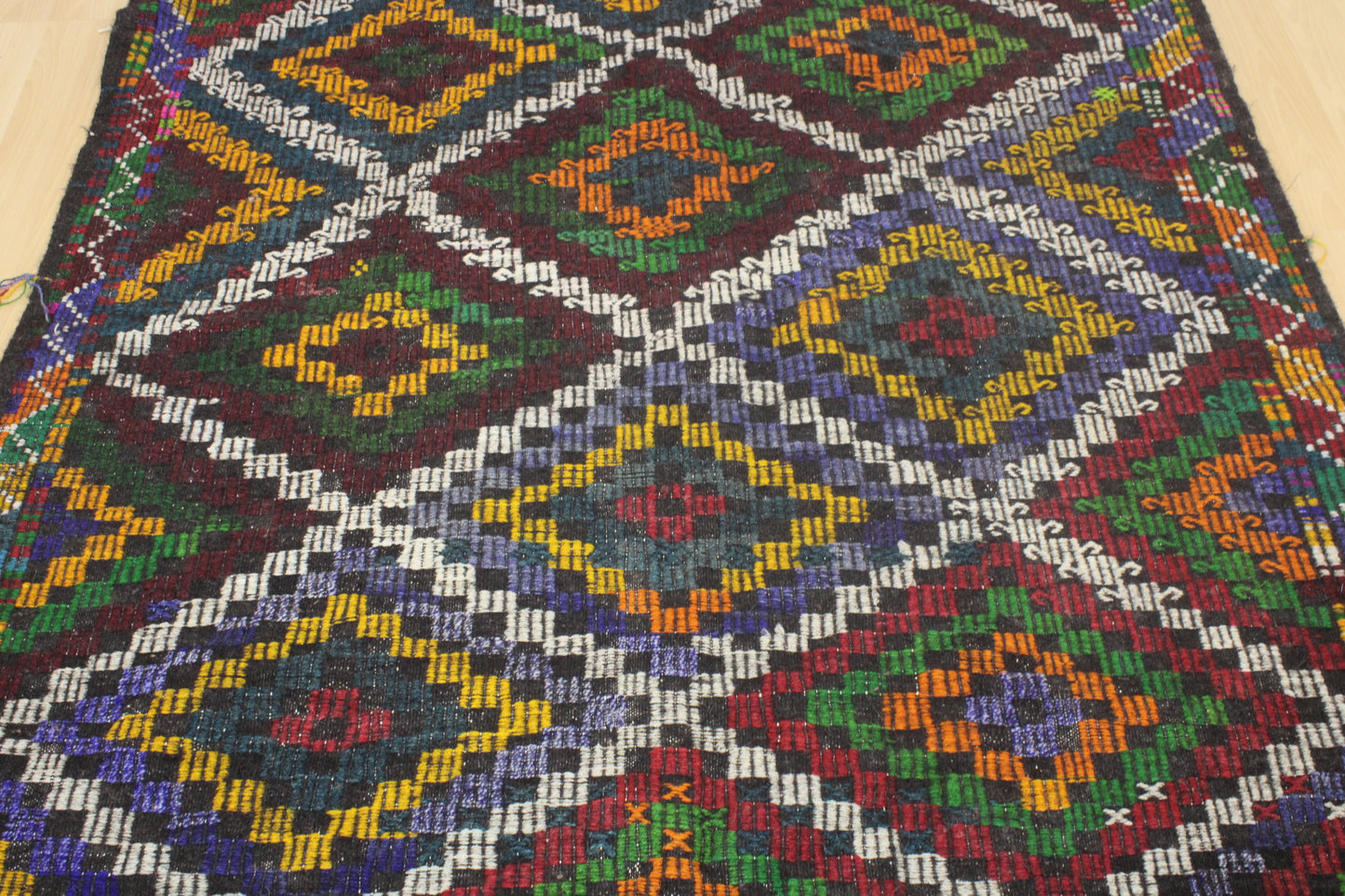 Handwoven Turkish Vintage Kilim (5'5" x 8'11")