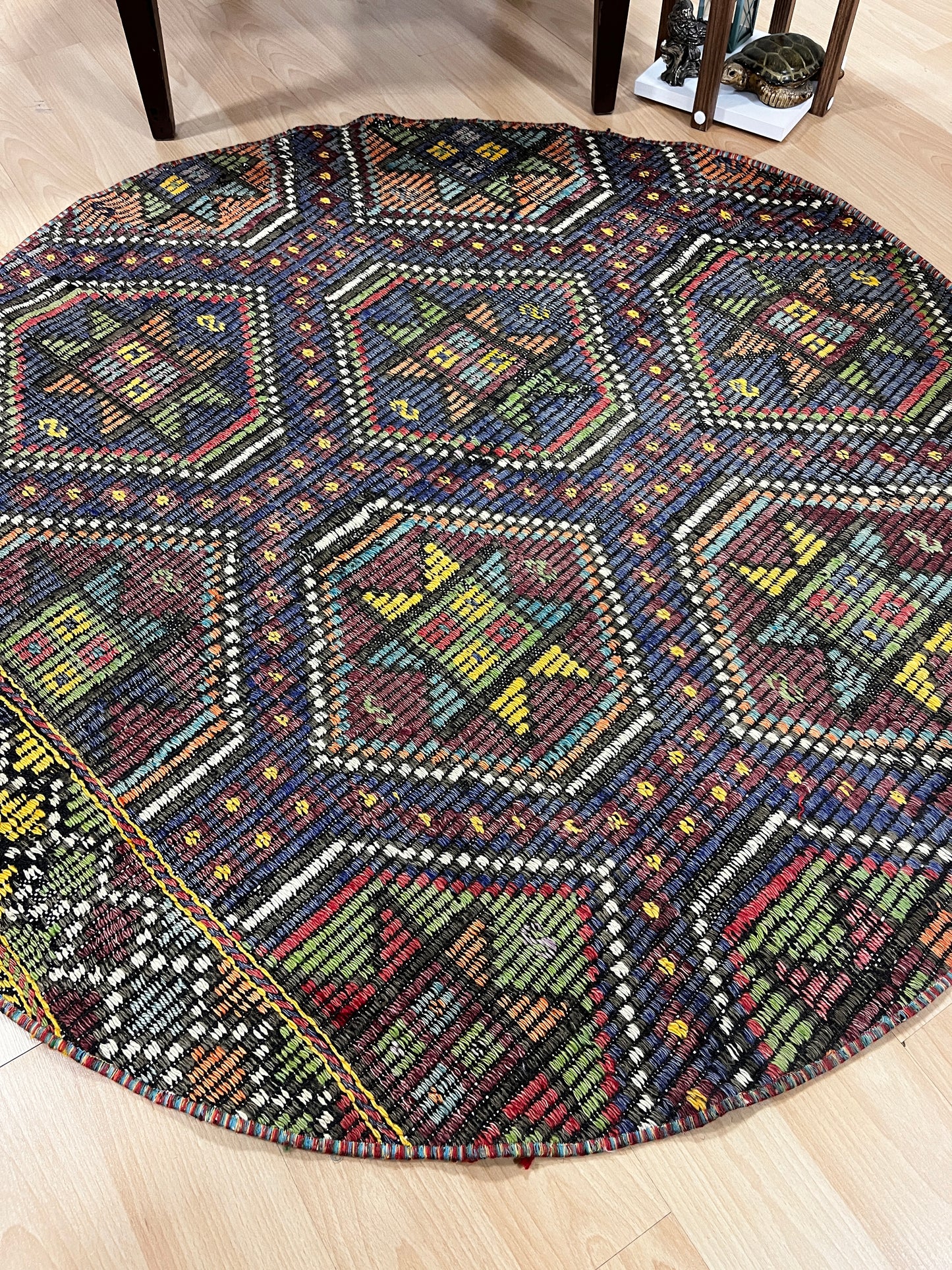 Handwoven Turkish Round Kilim (3'11" Diameter)