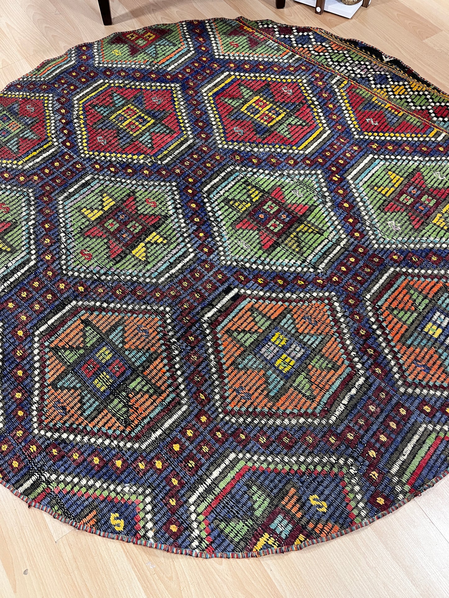 Handwoven Turkish Round Kilim (5'1" Diameter)