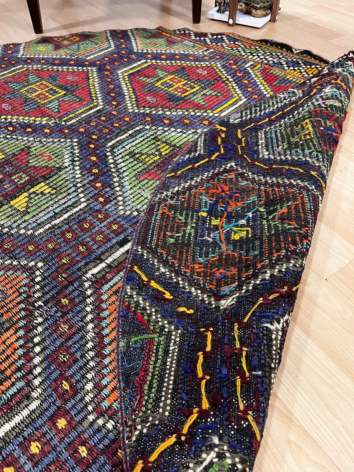 Handwoven Turkish Round Kilim (5'1" Diameter)