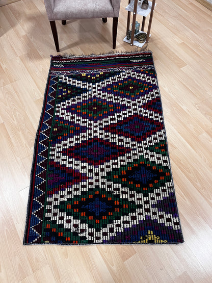 Handwoven Turkish Vintage Kilim (3'3" x 5'9")