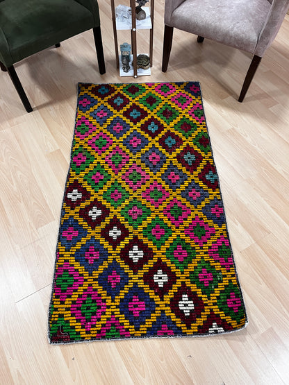 Handwoven Turkish Vintage Kilim (2'8" x 5'1")