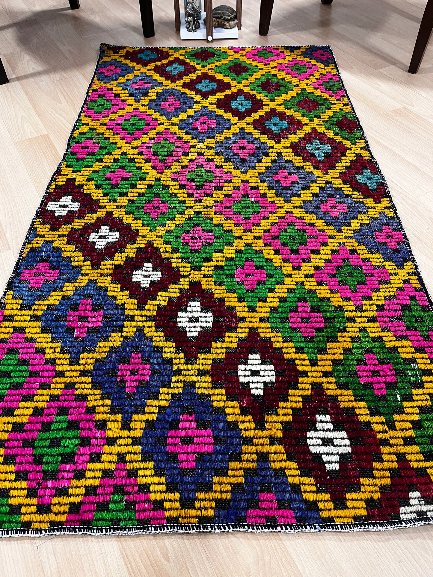 Handwoven Turkish Vintage Kilim (2'8" x 5'1")