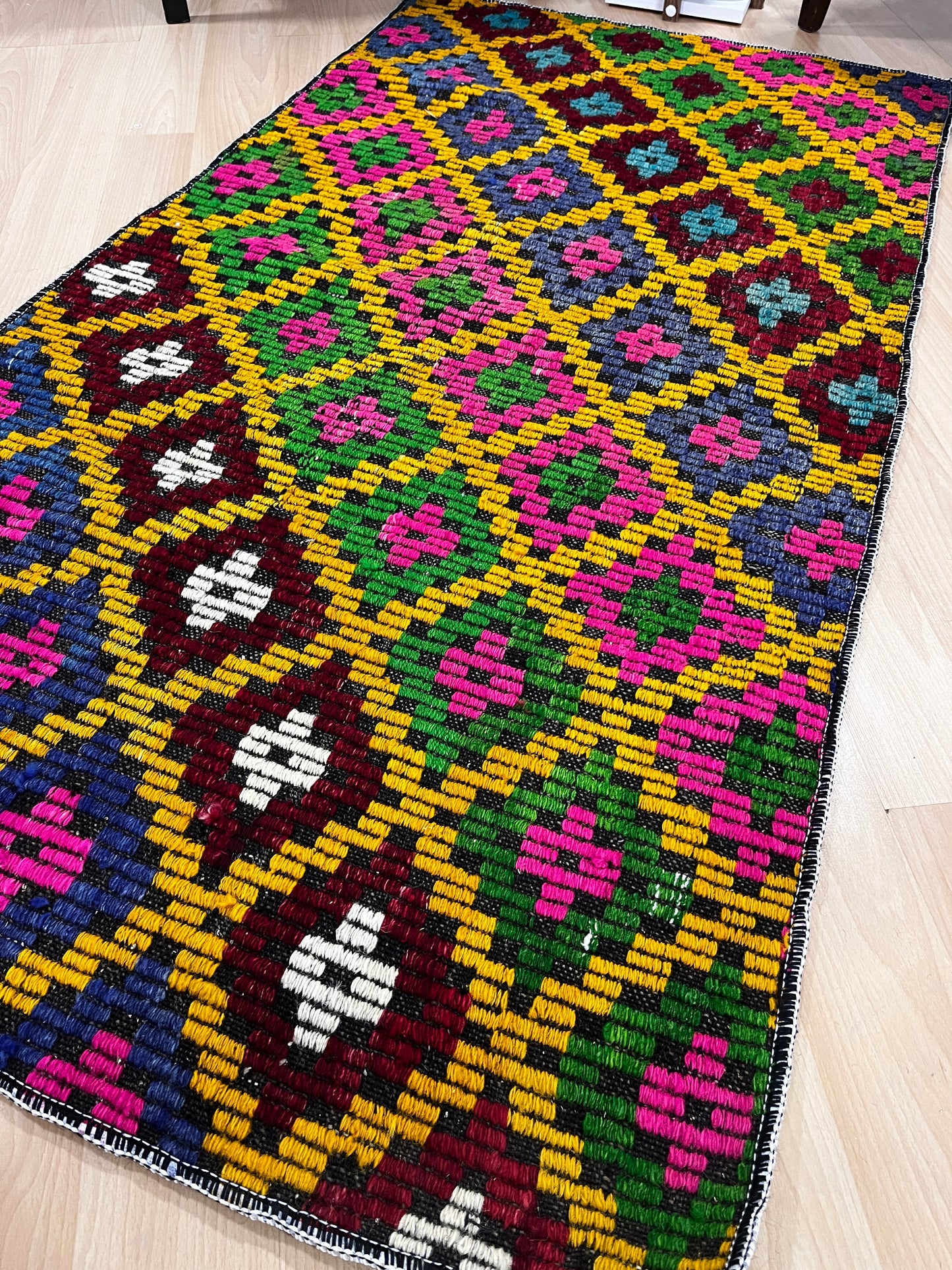 Handwoven Turkish Vintage Kilim (2'8" x 5'1")