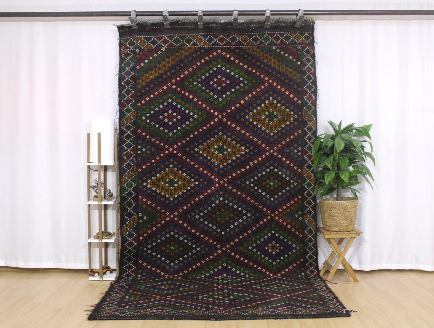 Handwoven Turkish Vintage Kilim (5'6" x 10'7")