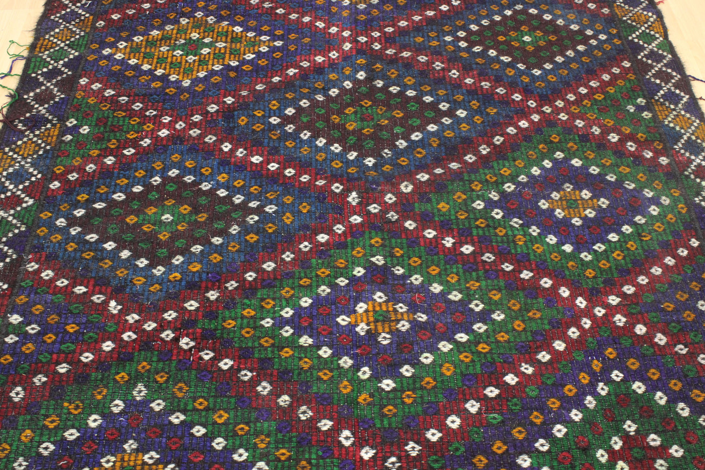 Handwoven Turkish Vintage Kilim (5'6" x 10'7")