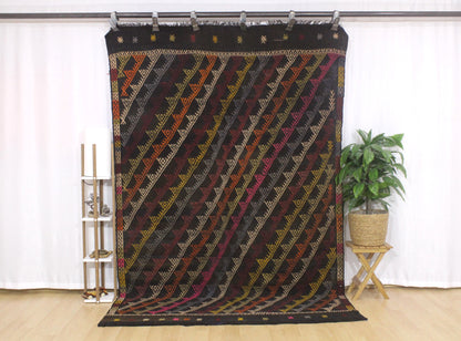 Handwoven Turkish Vintage Kilim (5'10" x 9'1")