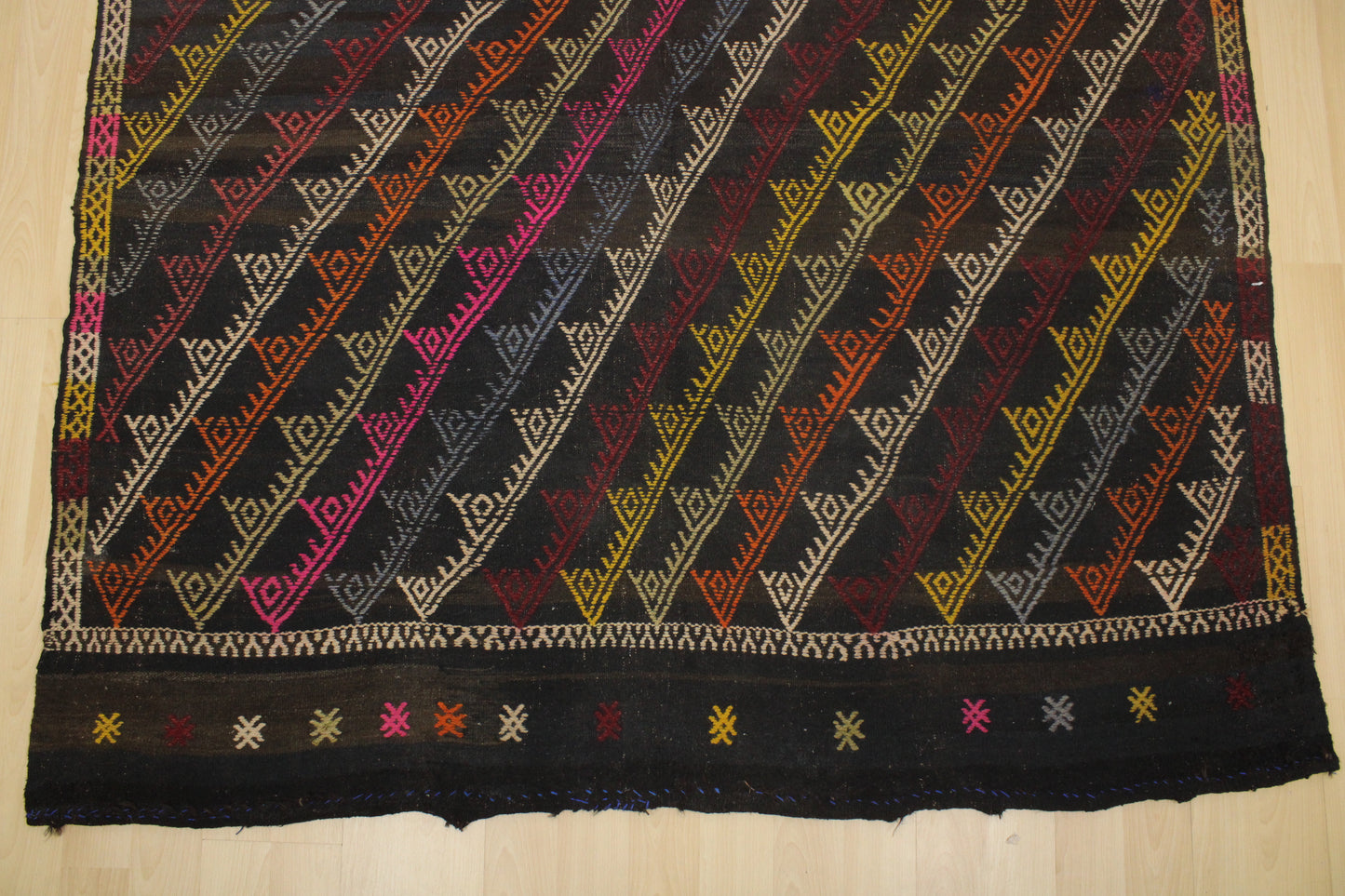 Handwoven Turkish Vintage Kilim (5'10" x 9'1")