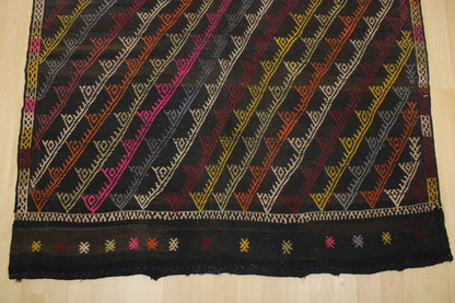 Handwoven Turkish Vintage Kilim (5'10" x 9'1")