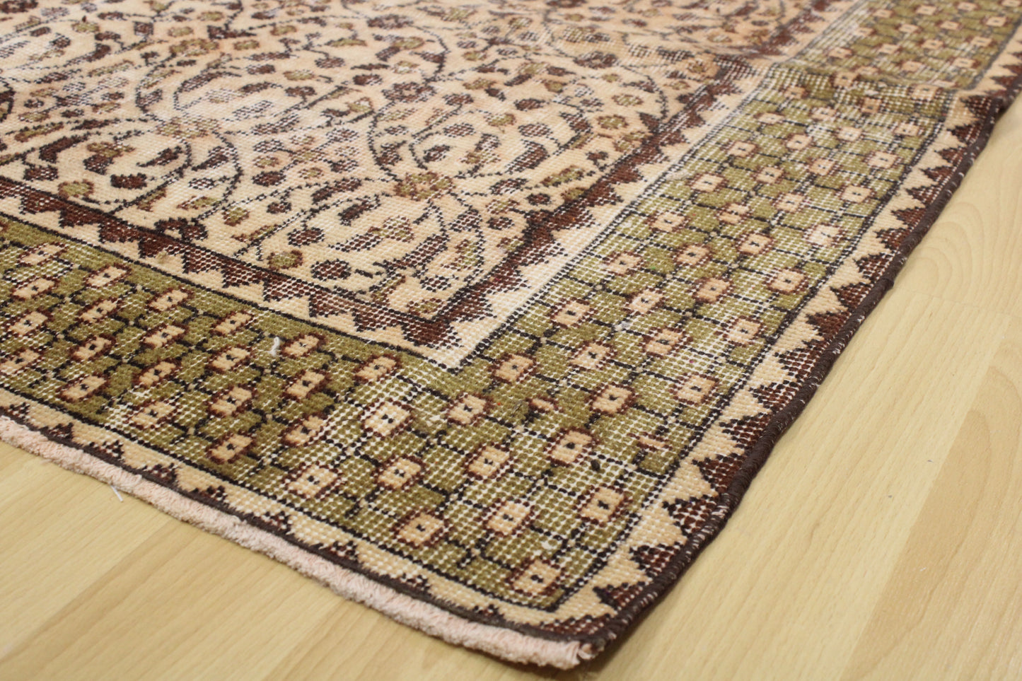 Hand-Knotted Vintage Turkish Rug (4'10" x 8'10")