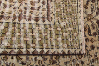 Hand-Knotted Vintage Turkish Rug (4'10" x 8'10")