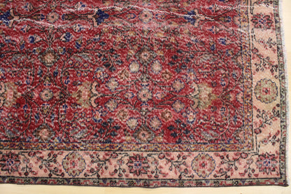 Hand-Knotted Vintage Turkish Rug (4'9" x 7'10")