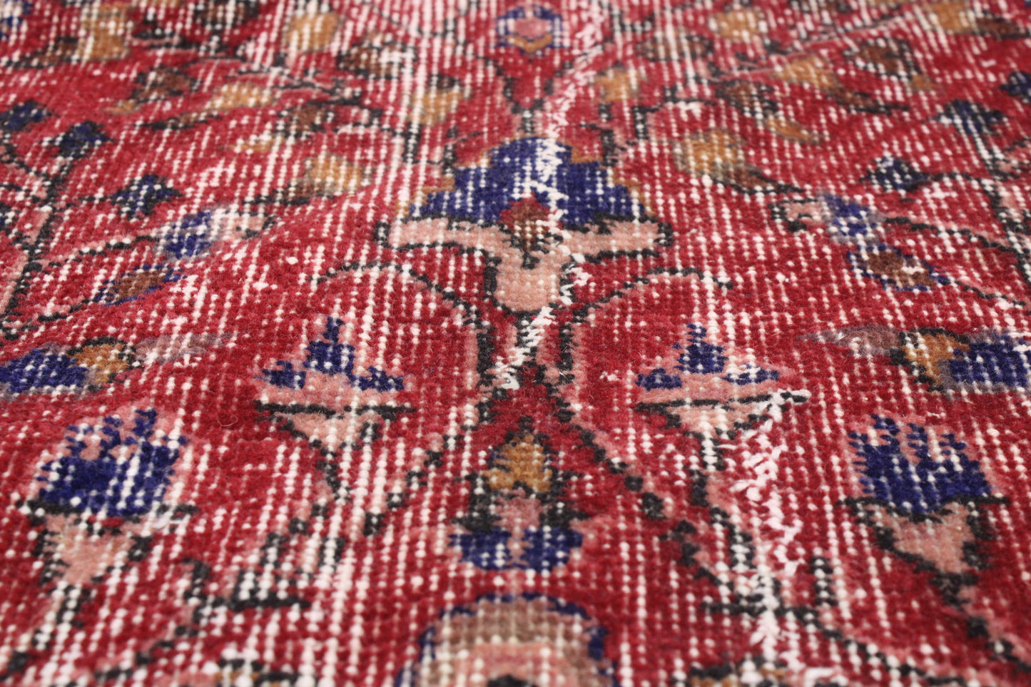 Hand-Knotted Vintage Turkish Rug (4'9" x 7'10")