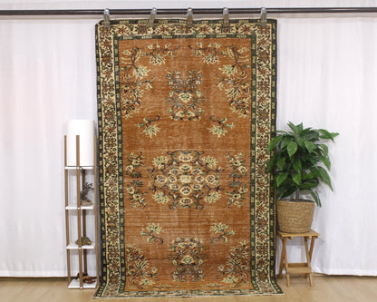 Hand-Knotted Vintage Turkish Rug (4'8" x 8'3")