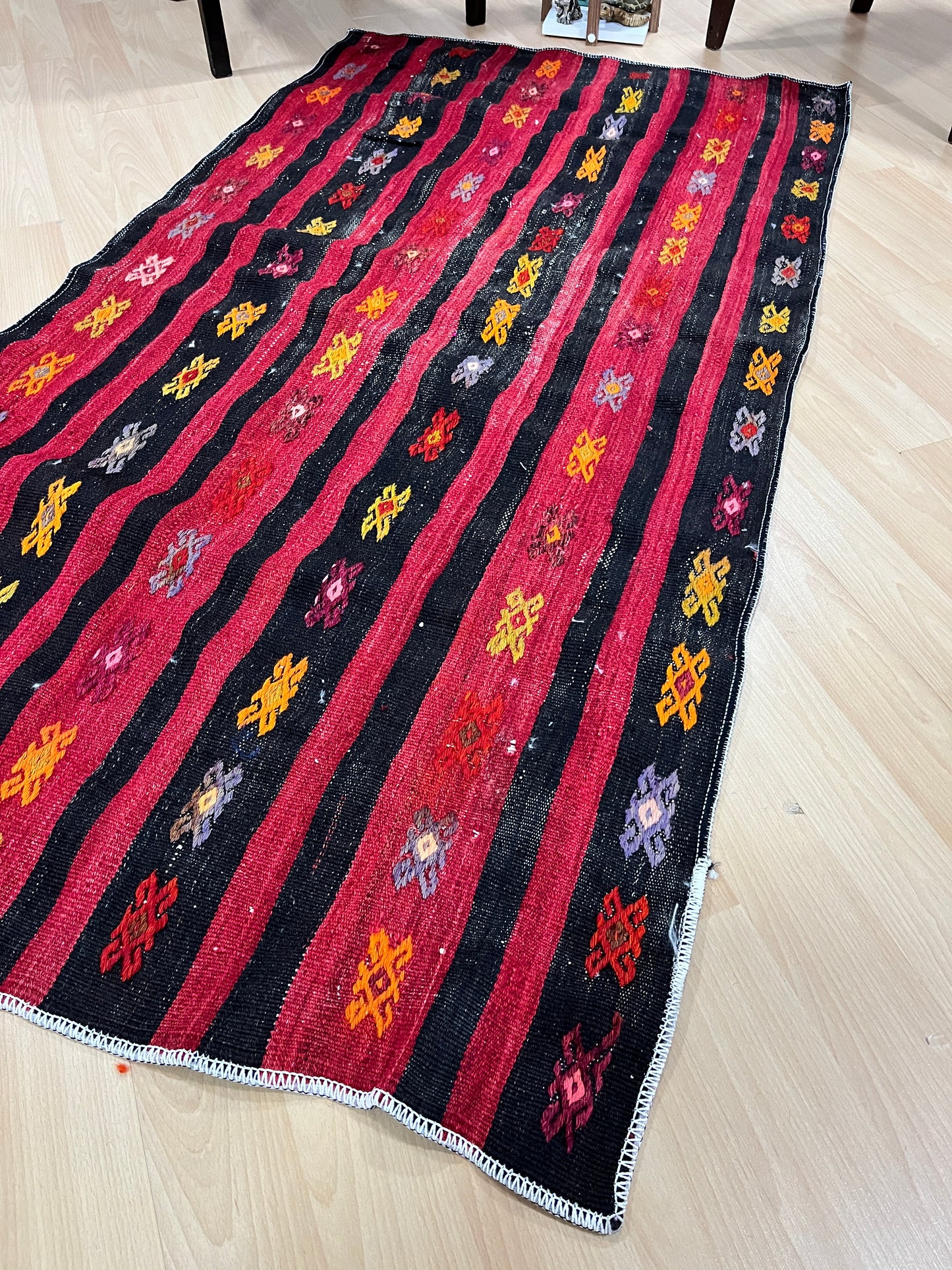 Handwoven Turkish Vintage Kilim (3'3" x 6'5")