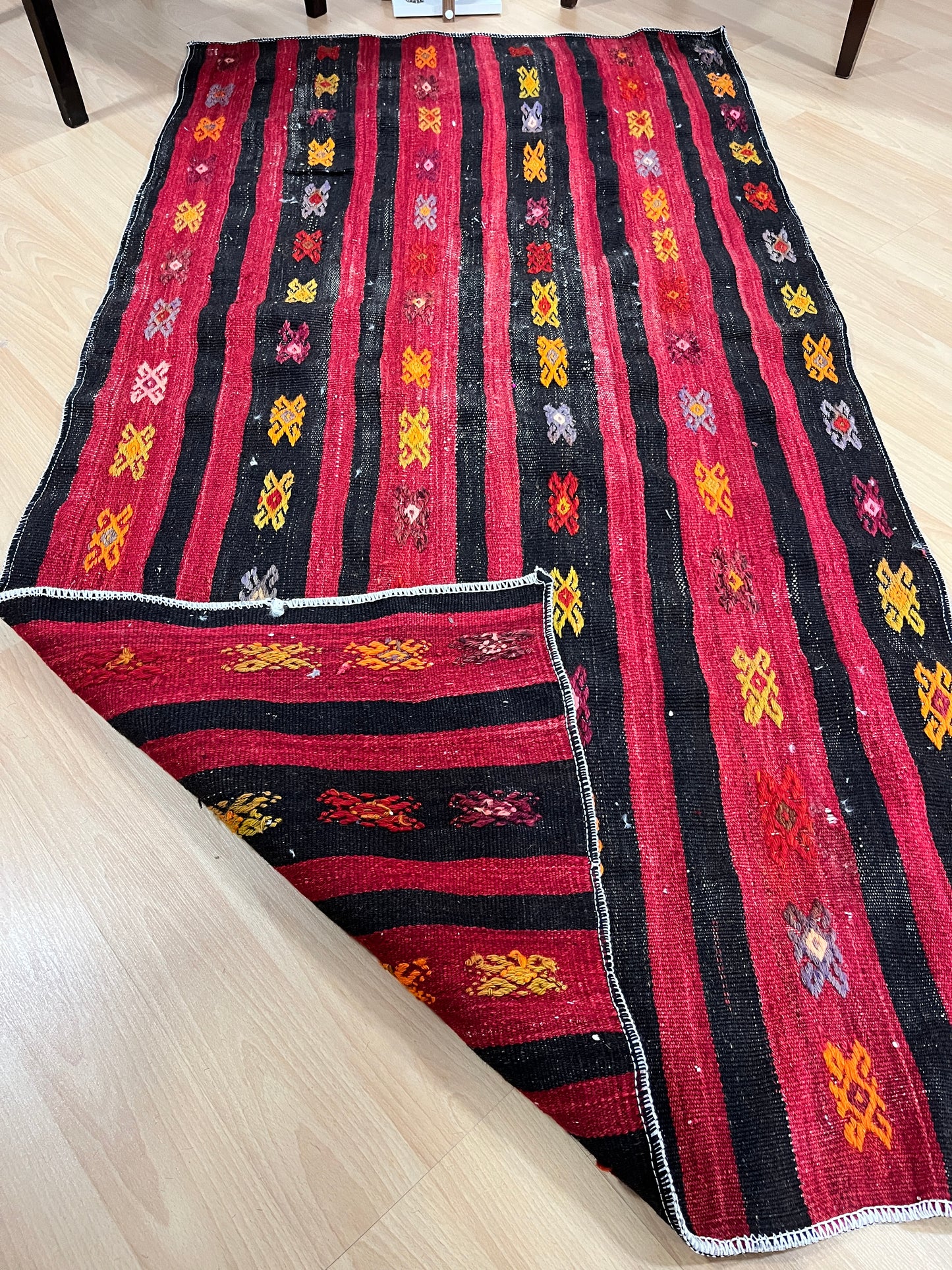 Handwoven Turkish Vintage Kilim (3'3" x 6'5")