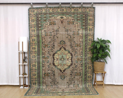 Hand-Knotted Vintage Turkish Rug (5'5" x 9'3")