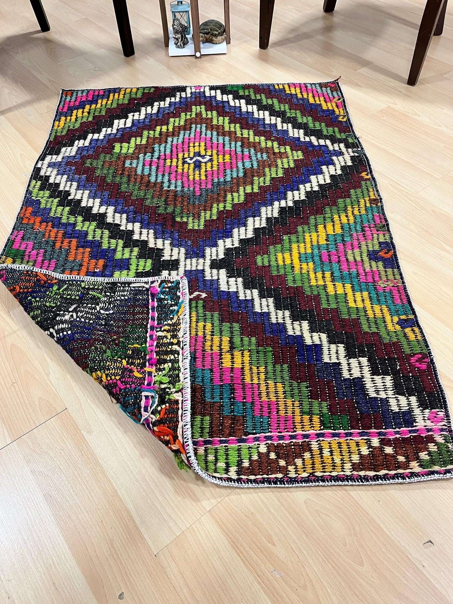 Handwoven Turkish Vintage Kilim (2'11" x 4'4")