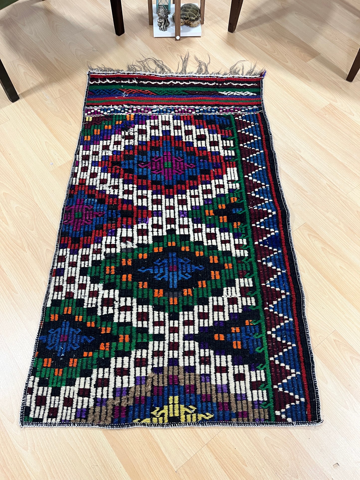 Handwoven Turkish Vintage Kilim (2'7" x 4'7")