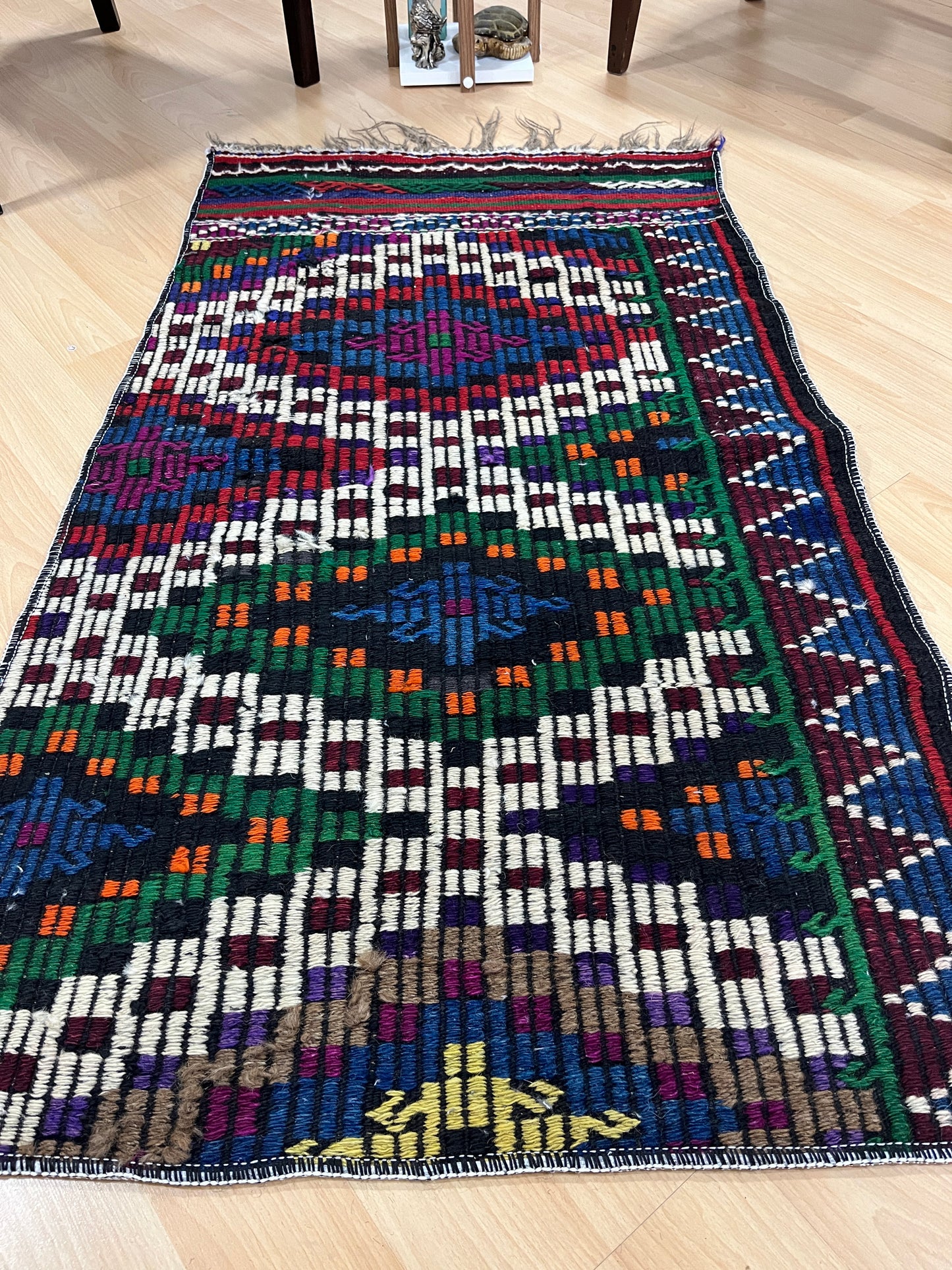 Handwoven Turkish Vintage Kilim (2'7" x 4'7")