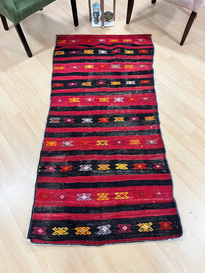 Handwoven Turkish Vintage Kilim (2'11" x 5'10")